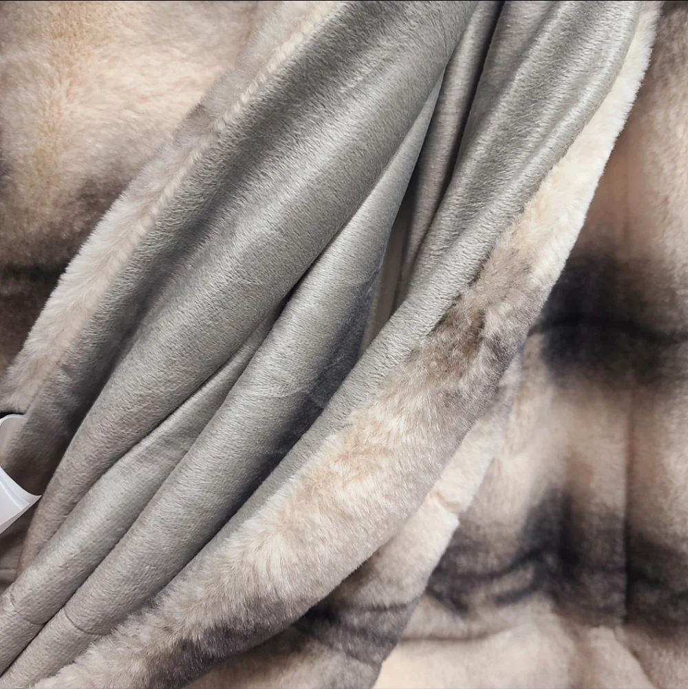 Max Studio Faux Fur Chinchilla Print Thick Plush Luxury Throw Blanket Decor NEW